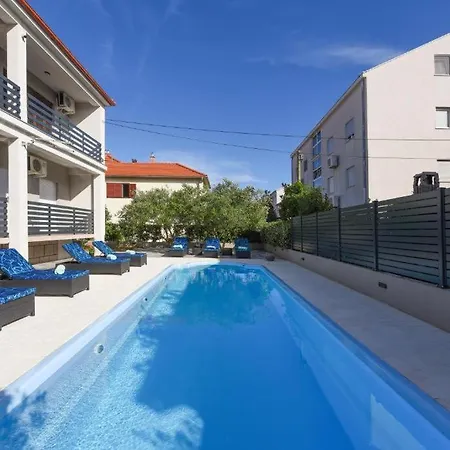 Mjesto Gdje Pocinje Savrsen Odmor Udobna Kuca Za Nezaboravne Dane Ispunjene Mirom I Srecom